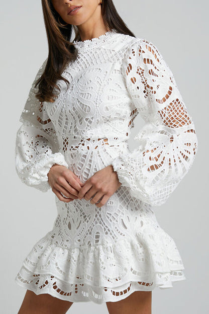 Vestido Isabela – Mini de Renda com Manga Longa e Cintura Ajustada - Priya