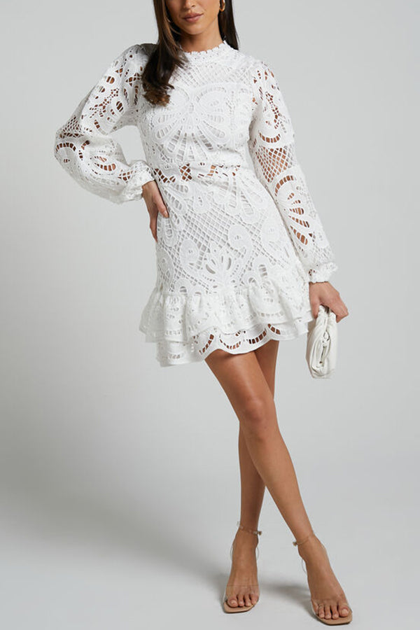 Vestido Isabela – Mini de Renda com Manga Longa e Cintura Ajustada - Priya
