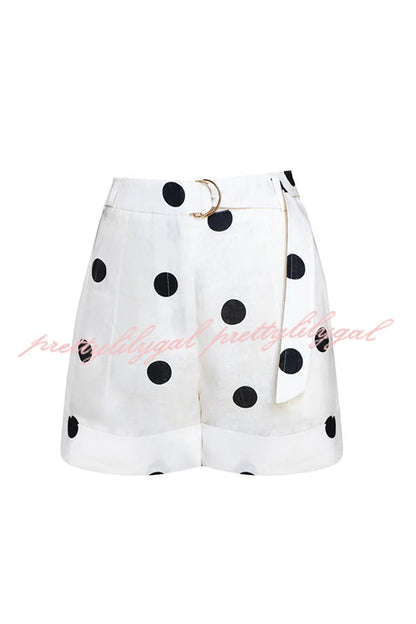 Conjunto Gabby – Colete Halter com Poá e Cinto de Anel Metálico com Shorts Soltos - Priya