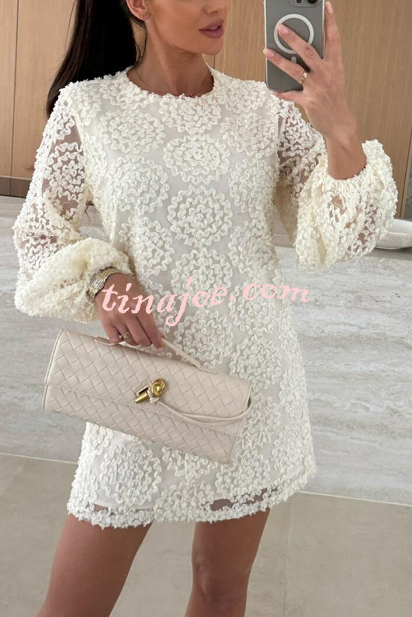Vestido Helena – Mini com Manga Balão e Textura de Renda - Priya