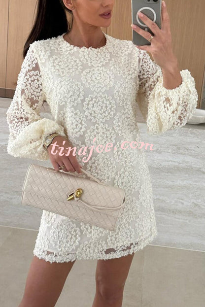 Vestido Helena – Mini com Manga Balão e Textura de Renda - Priya